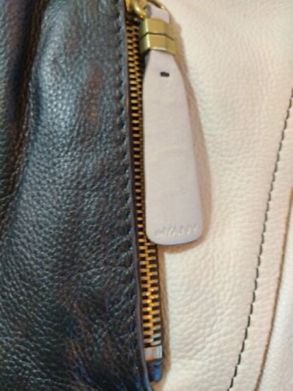 VINTAGE *RARE* orYANY Sydney leather bag, designed as a convertible hobo style - Picture 4 of 17